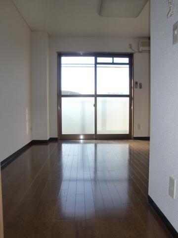 稲荷ハイツの物件内観写真