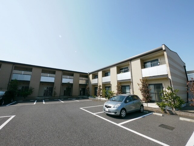 レオパレスマンダリーヌ2 28989の物件外観写真