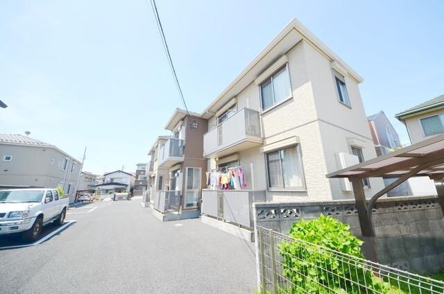 レフィナードの物件外観写真