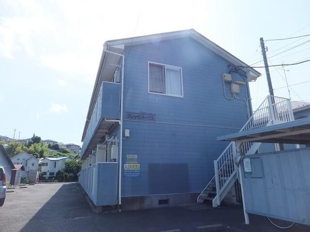 クレッセントハウスの物件外観写真