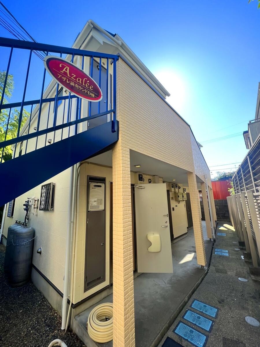 アザレ読売ランドD棟の物件外観写真