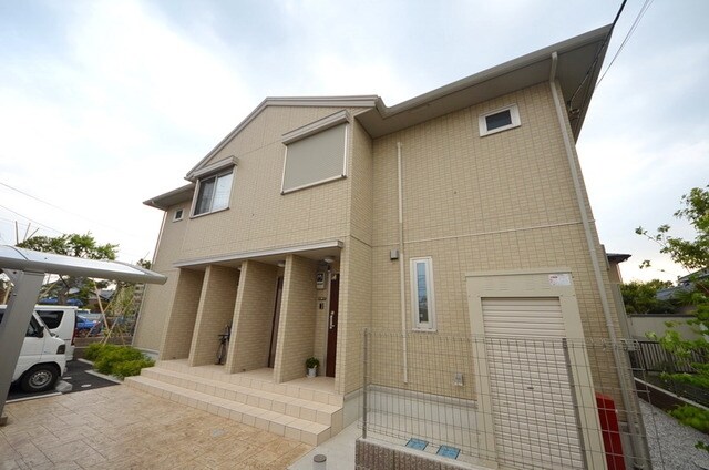 Y’sフラット Aの物件外観写真