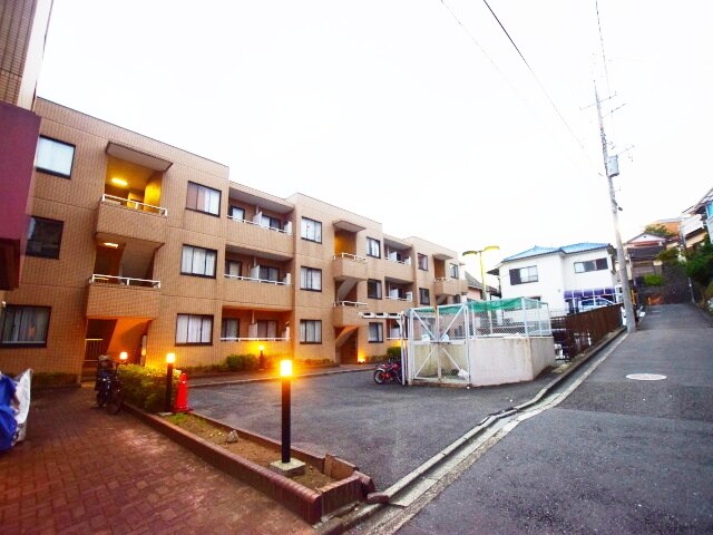 サンヒルズ上大岡Bの物件外観写真