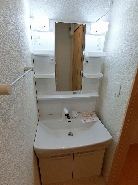 リヴァー サイド ヴィラ Bの物件内観写真