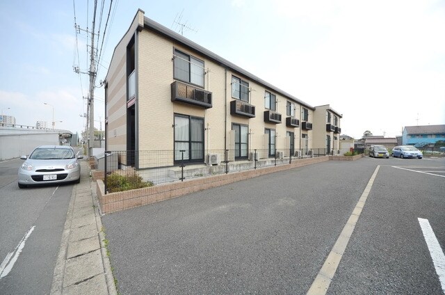 レオパレスサカサガワの物件外観写真