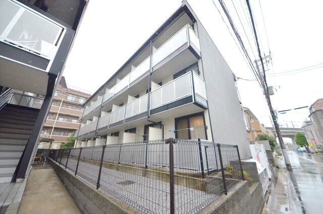 レオパレスプレミール中浦和IIの物件外観写真