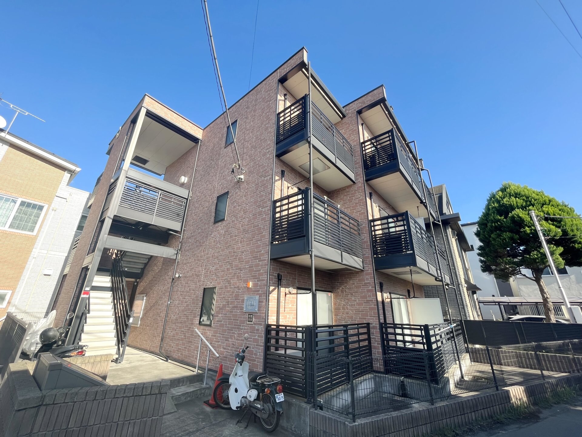 レオネクストラ トゥール円阿弥の物件外観写真