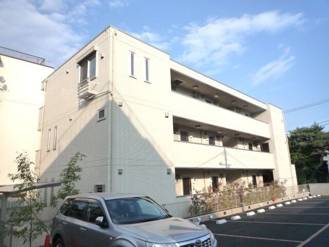 フラット明大前の物件外観写真