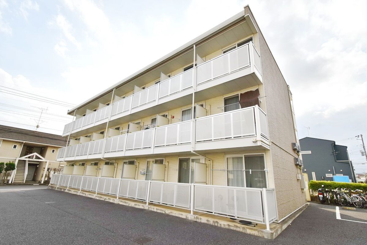 レオパレスリラ大南の物件外観写真