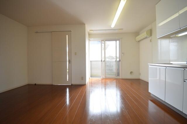 ウィスタリア・ガーデンBの物件内観写真