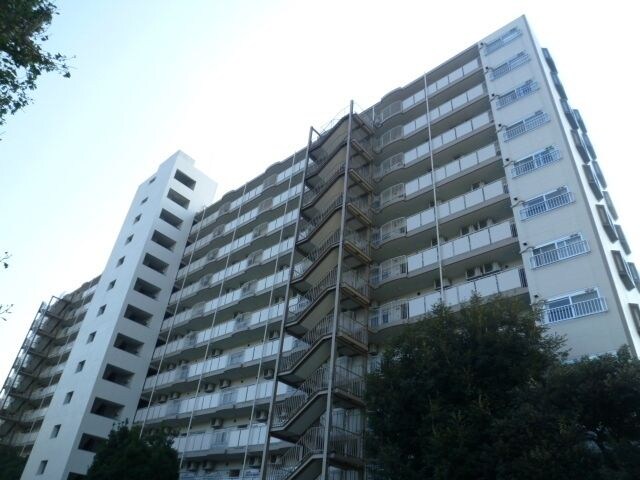 西武拝島ハイツ1号棟の物件外観写真