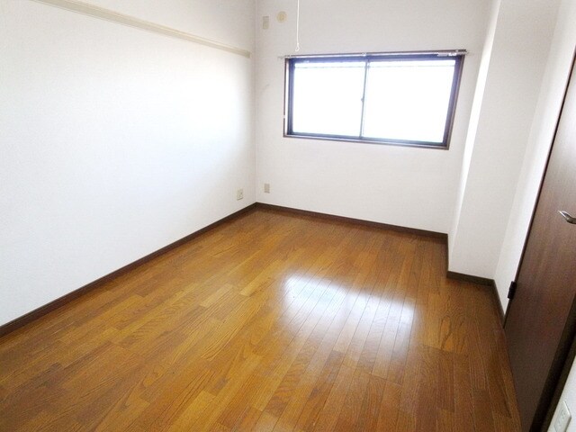 ウィスタリアガーデンの物件内観写真