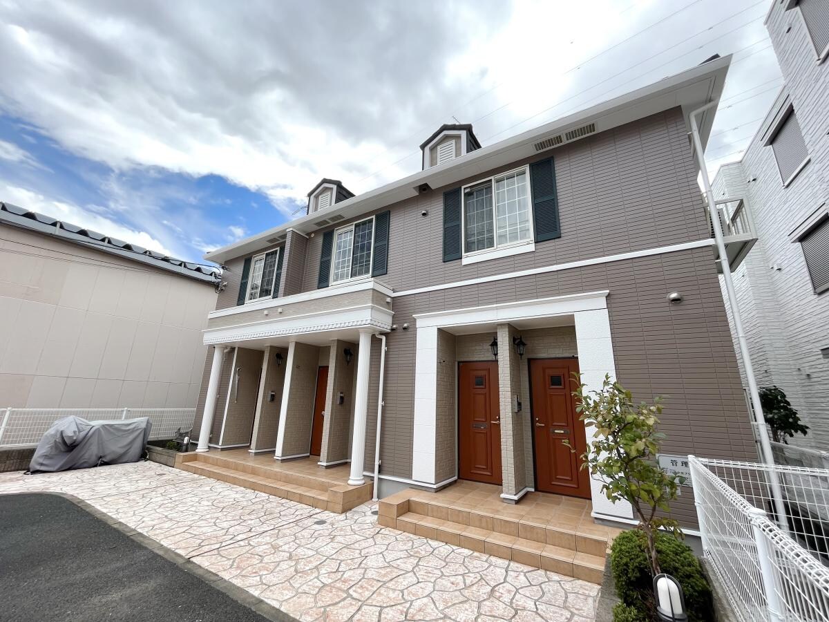 フォーシーズンの物件外観写真