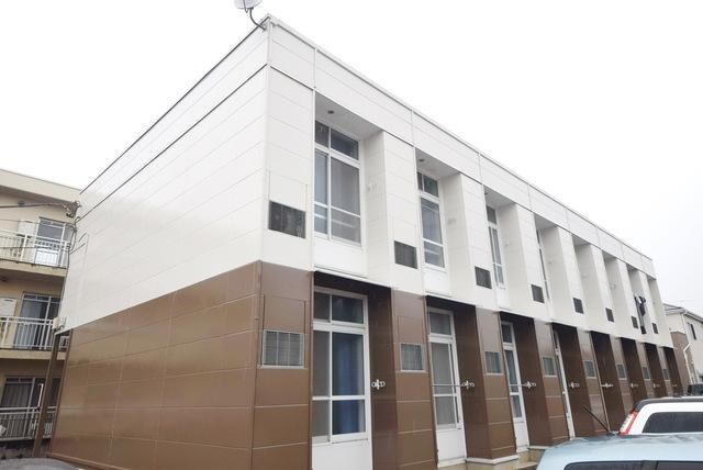 レオパレスアーラOMIYAの物件外観写真