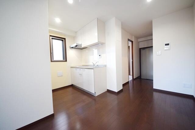 FIRST(ファースト)の物件内観写真