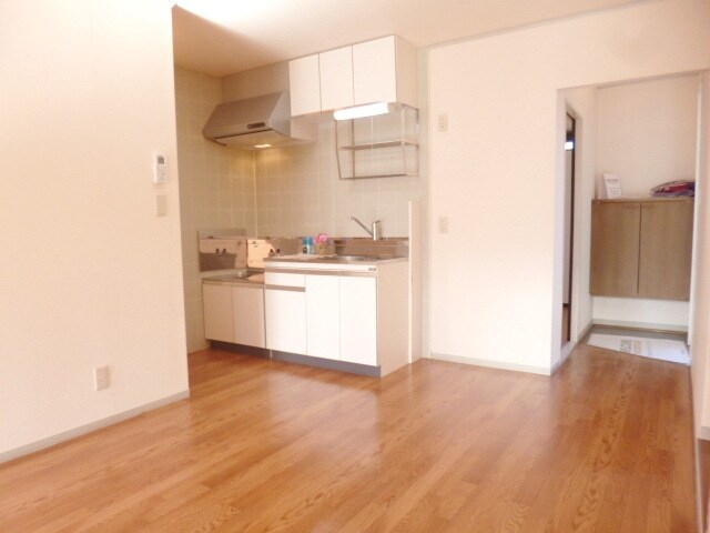 吉川タウンハウス IIの物件内観写真