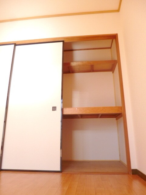 吉川タウンハウス IIの物件内観写真