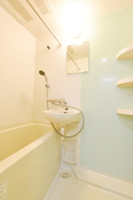 リヴシティ横濱新川町弐番館の物件内観写真