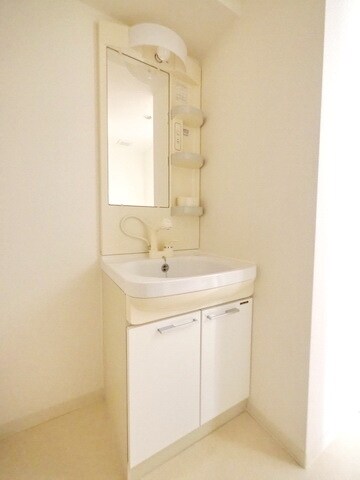 レジディア新横浜の物件内観写真