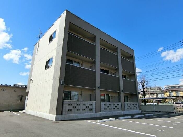 フラッツ市名坂の物件外観写真