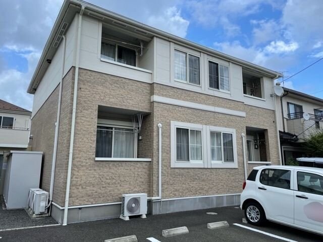 クローバーハウスの物件外観写真