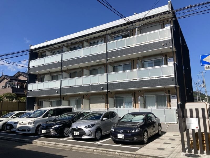 CHEZREVEの物件外観写真