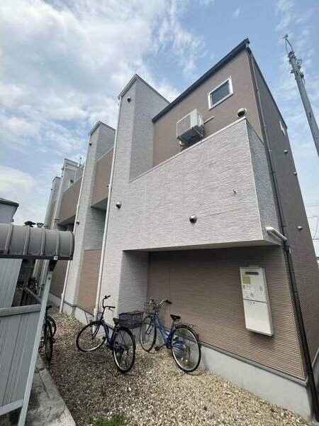 フラームシンフォニーの物件外観写真