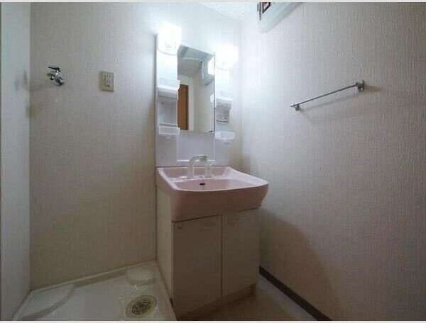 ラフィネ小鶴新田の物件内観写真