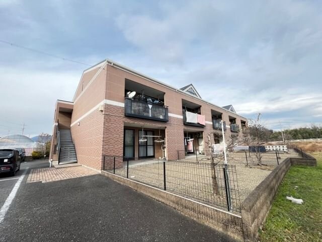 ヒーリングカーサAの物件外観写真