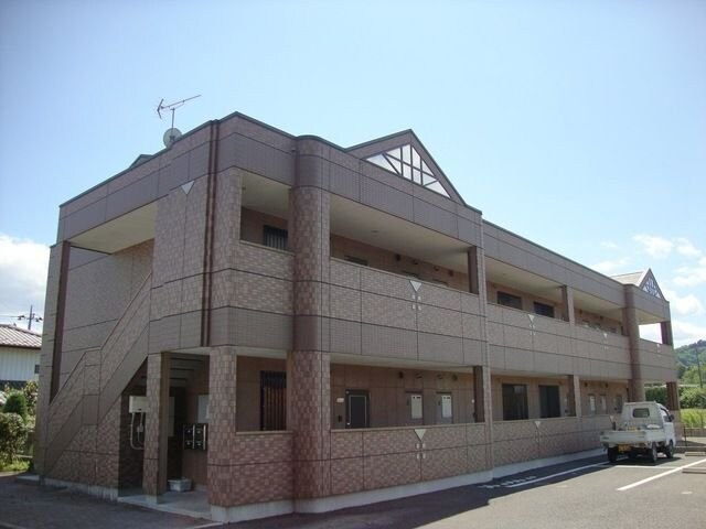 ヒーリングカーサBの物件外観写真