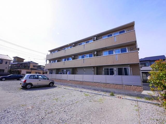 アヴァンセーヌ草加の物件外観写真