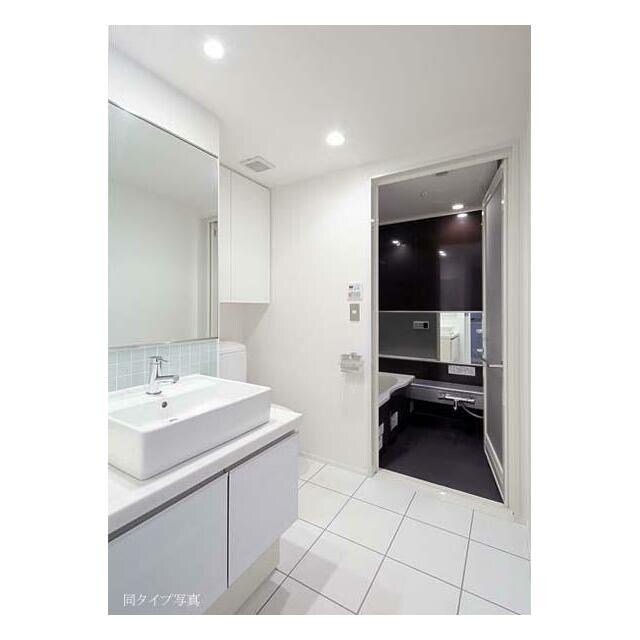 コンフォリア西新宿の物件内観写真