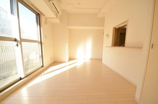 コンフォリア新中野IIの物件内観写真