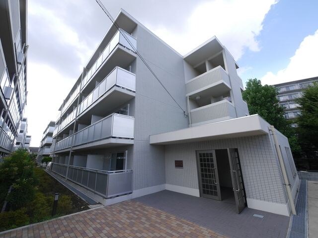 レオパレスパルコートEの物件外観写真