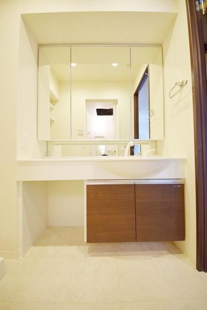 コスモグランス東日暮里の物件内観写真