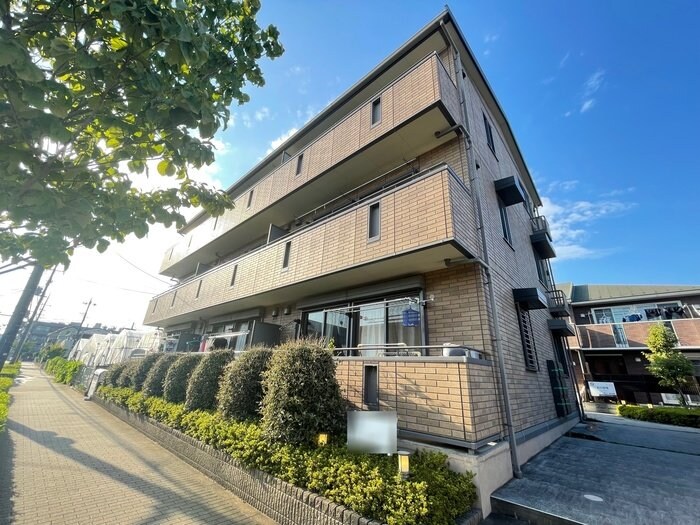 グランドュールの物件外観写真