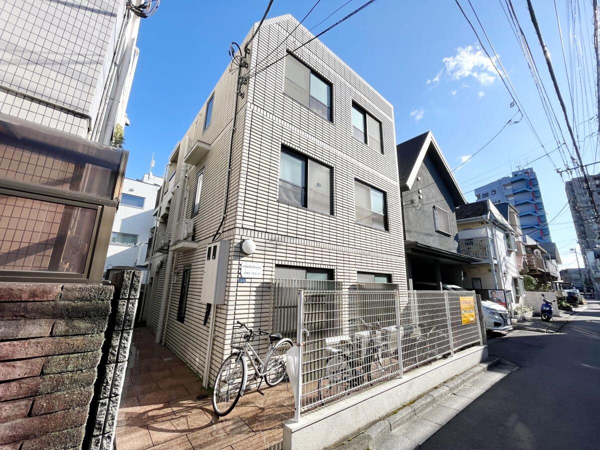 パラダイスマンションの物件外観写真