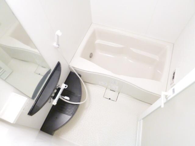 アン・ボルヌの物件内観写真