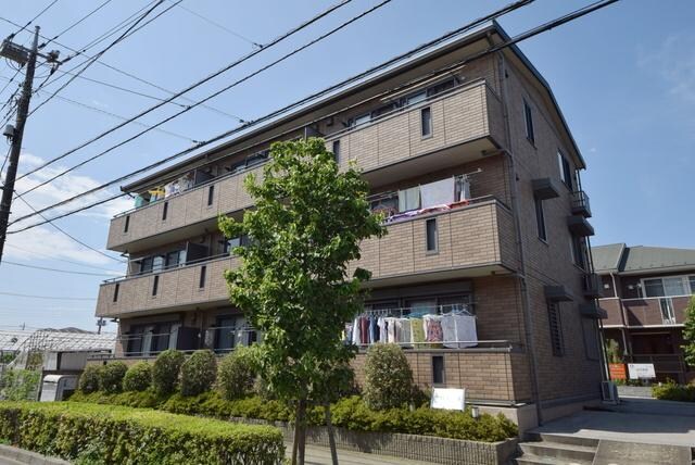 グランドュールの物件外観写真