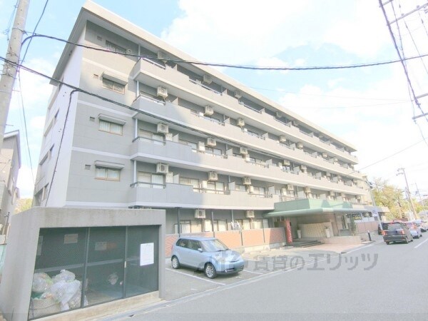 イーズ南春日丘の物件外観写真