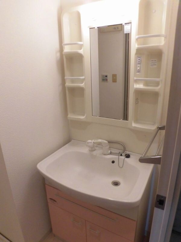 フロンティア中川の物件内観写真