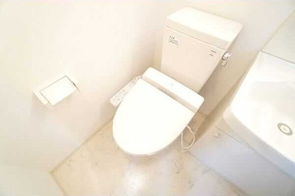 ドゥーエ江坂IIの物件内観写真