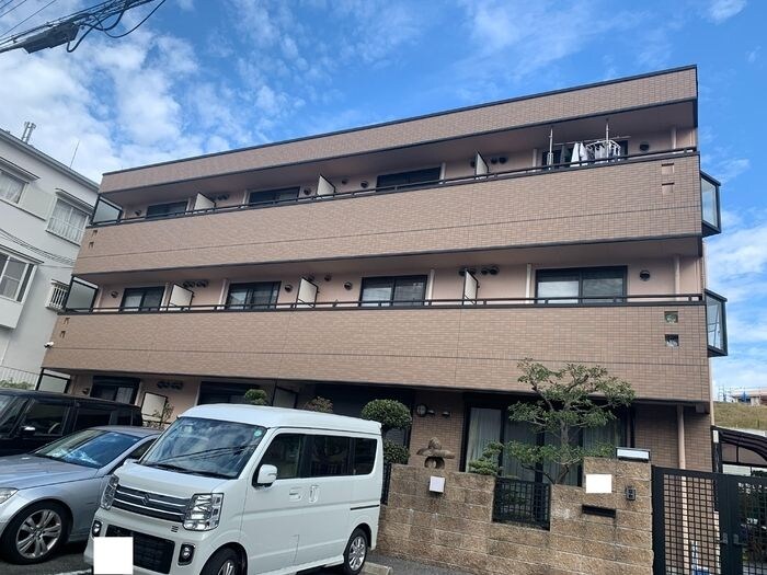 ラトゥール江坂の物件外観写真