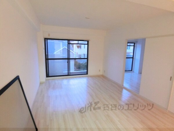 ラジュニール春日丘の物件内観写真