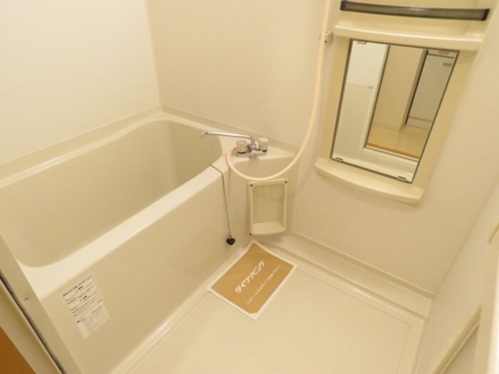 ラトゥール江坂の物件内観写真