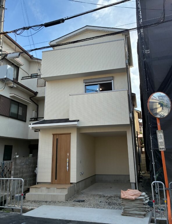 ファミリエ如是A棟の物件外観写真