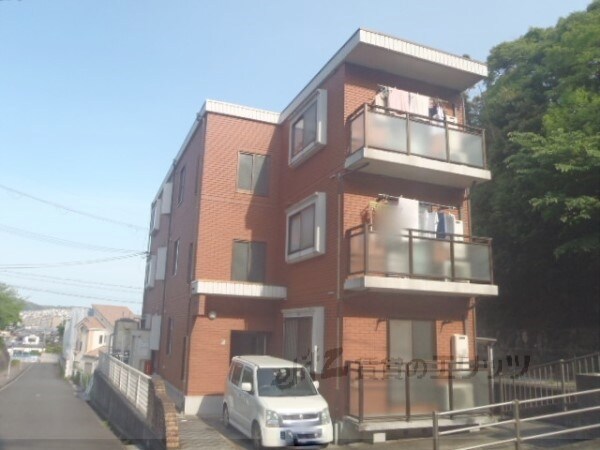 AKARENGAの物件外観写真