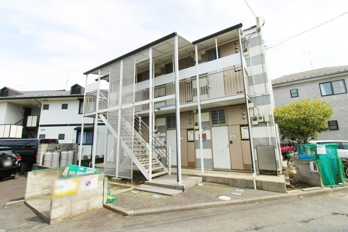 レオパレスエミの物件外観写真