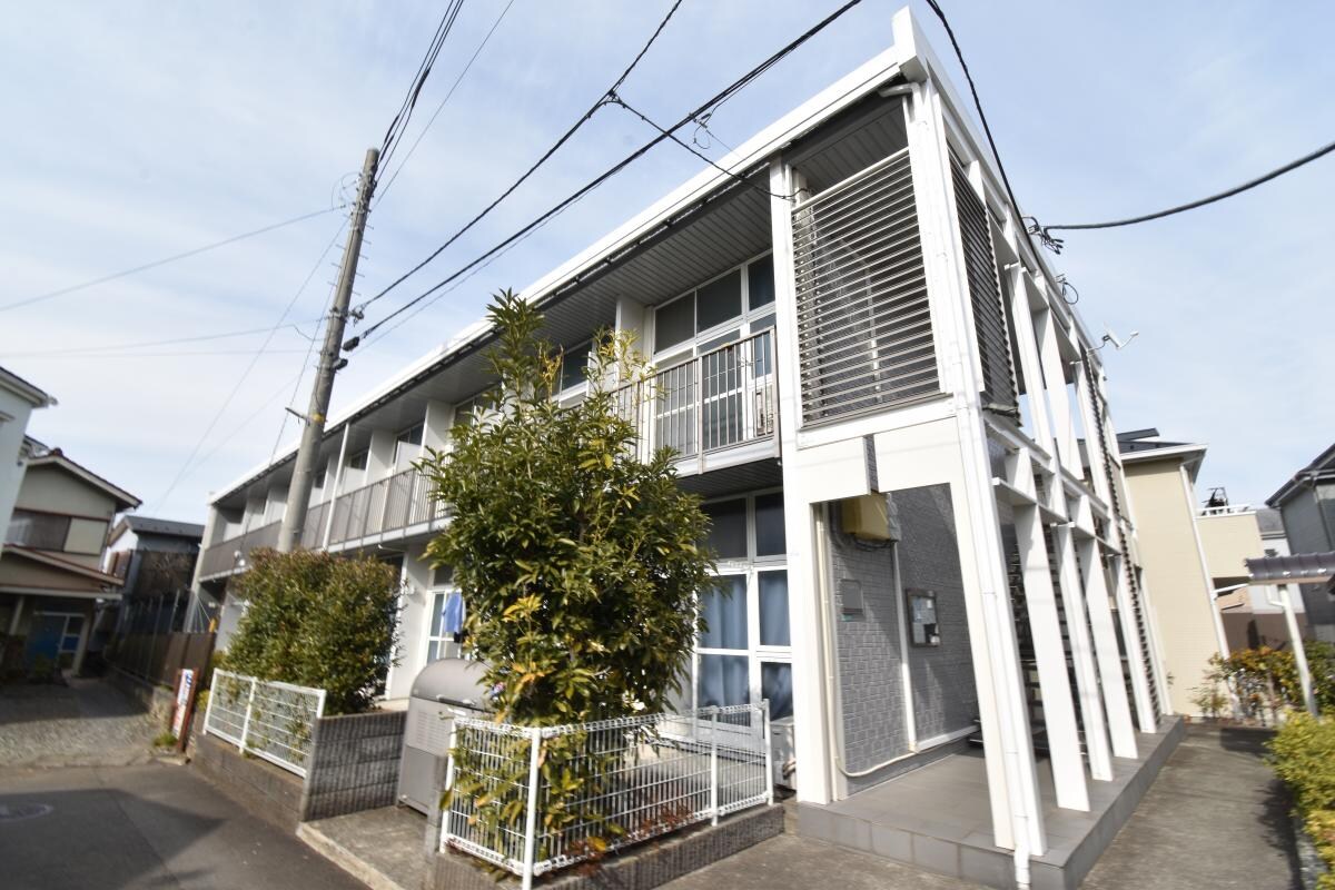 レオパレス鶴園の物件外観写真