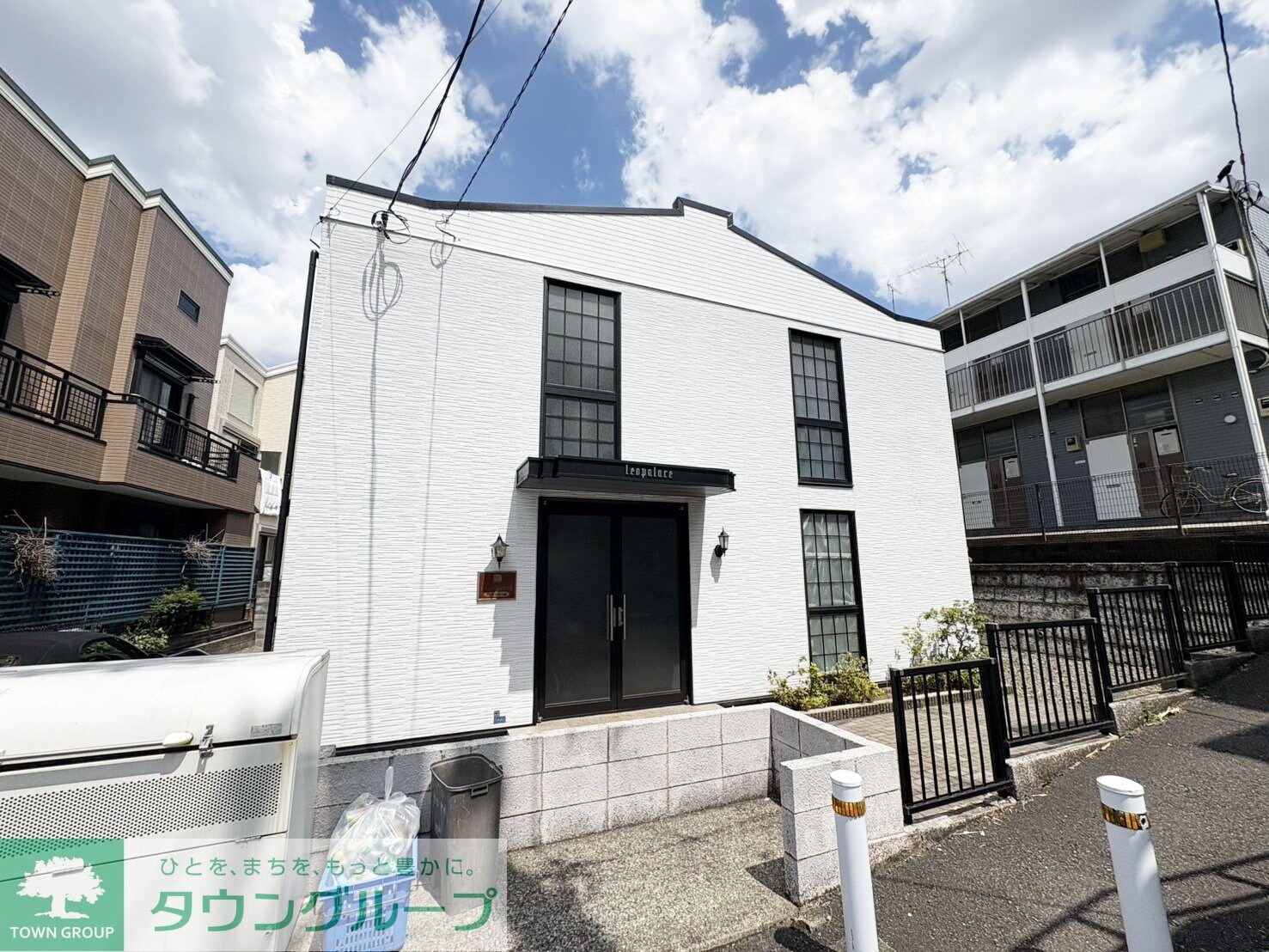 レオパレスBLOWIN IN THE WINDの物件外観写真